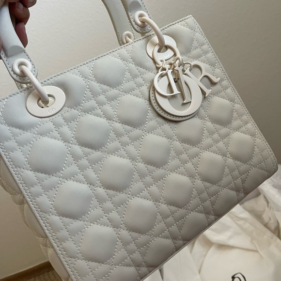 Lady Dior Ultra Matte white medium - Picture 5 of 16